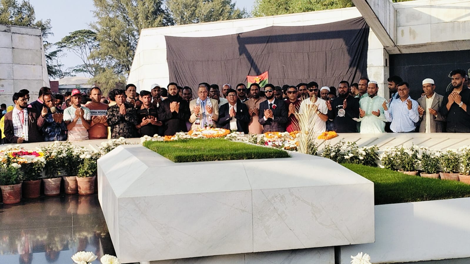 বাহরাইন কেন্দ্রীয় বিএনপির উদ্যোগে শহীদ প্রেসিডেন্ট জিয়াউর রহমান ও মরহুমা খালেদা জিয়ার কবরে শ্রদ্ধা নিবেদন