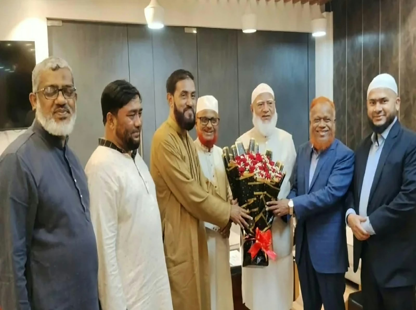 তুরস্ক সফর ও ওমরা শেষে দেশে ফিরেছেন জামায়াত আমির