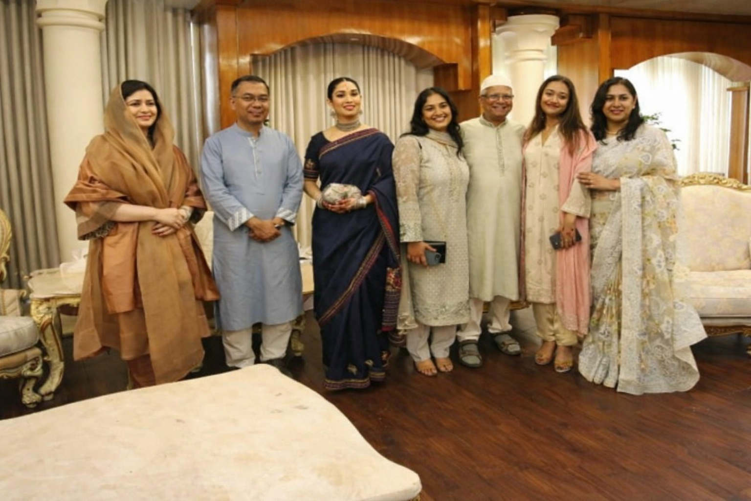 ঈদের দিনে প্রধানমন্ত্রীর পরিবারের সঙ্গে শুভেচ্ছা বিনিময় ড. ইউনূসের