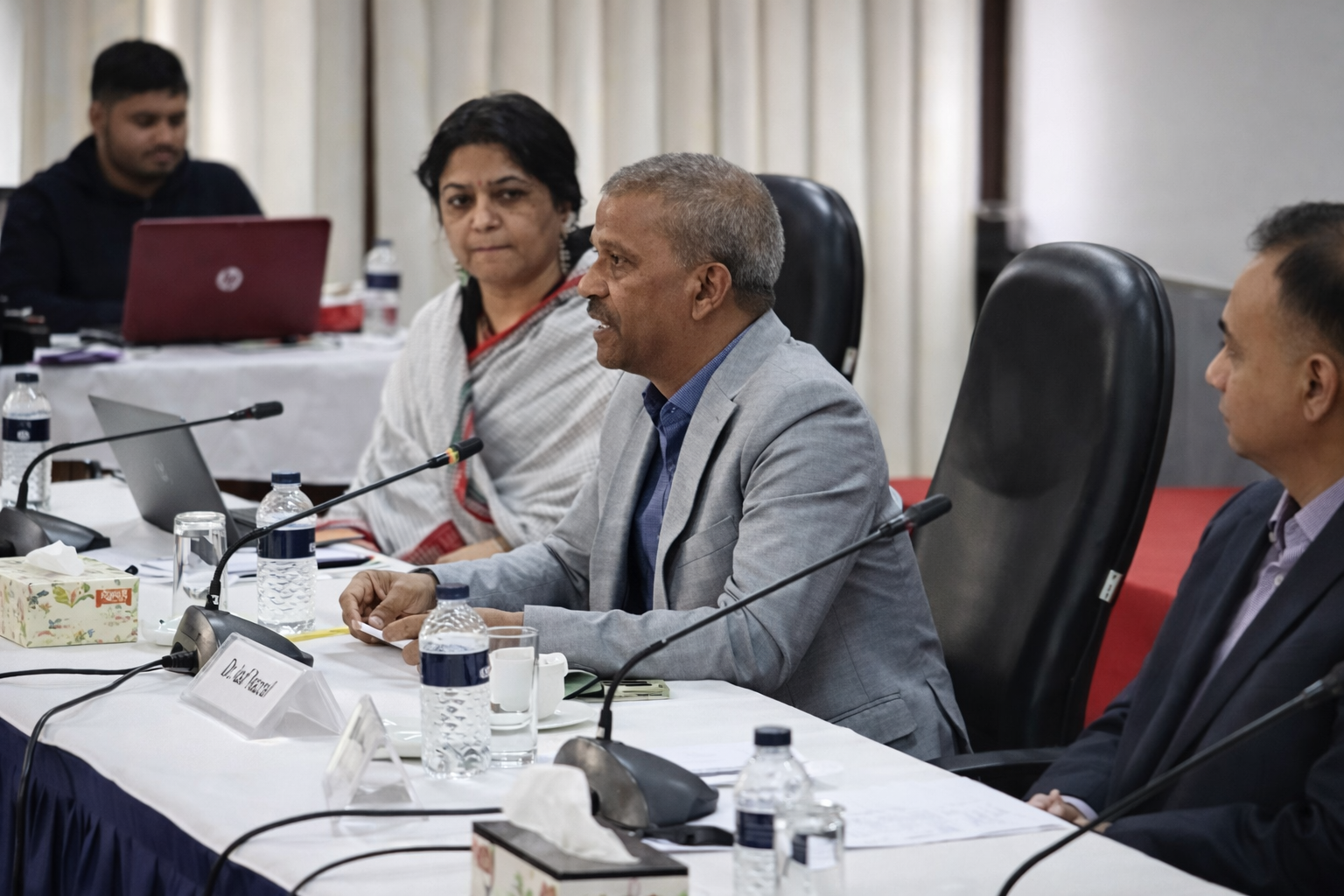 অন্তর্বর্তী সরকারে স্বাধীন কূটনৈতিক অবস্থান ও বিচারিক সংস্কারের দাবি