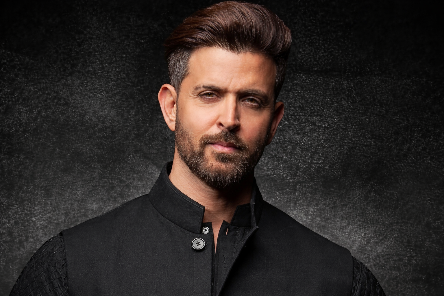 নিজের ভেতরের ২৫ শতাংশ বাঙালি রক্তকে উদযাপন করলেন হৃতিক রোশন