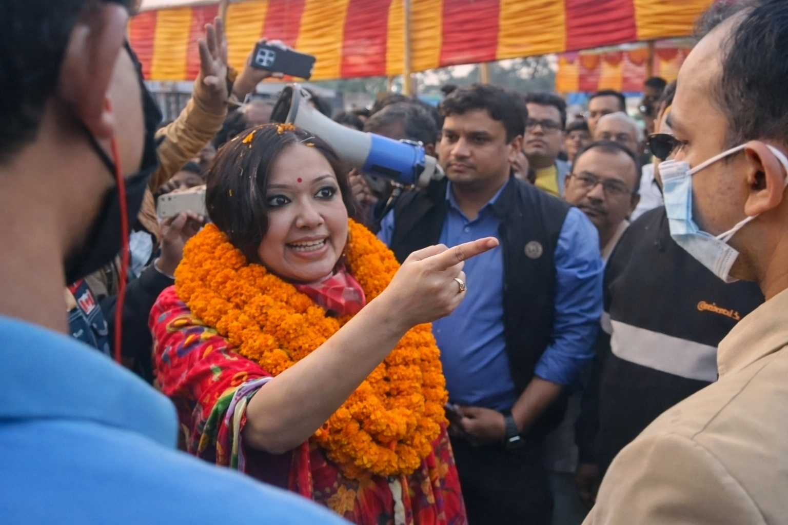 আচরণবিধি ভঙ্গের অভিযোগে অভিযানে নির্বাহী ম্যাজিস্ট্রেটকে হুমকির অভিযোগ, ভিডিও ছড়িয়েছে সামাজিক মাধ্যমে