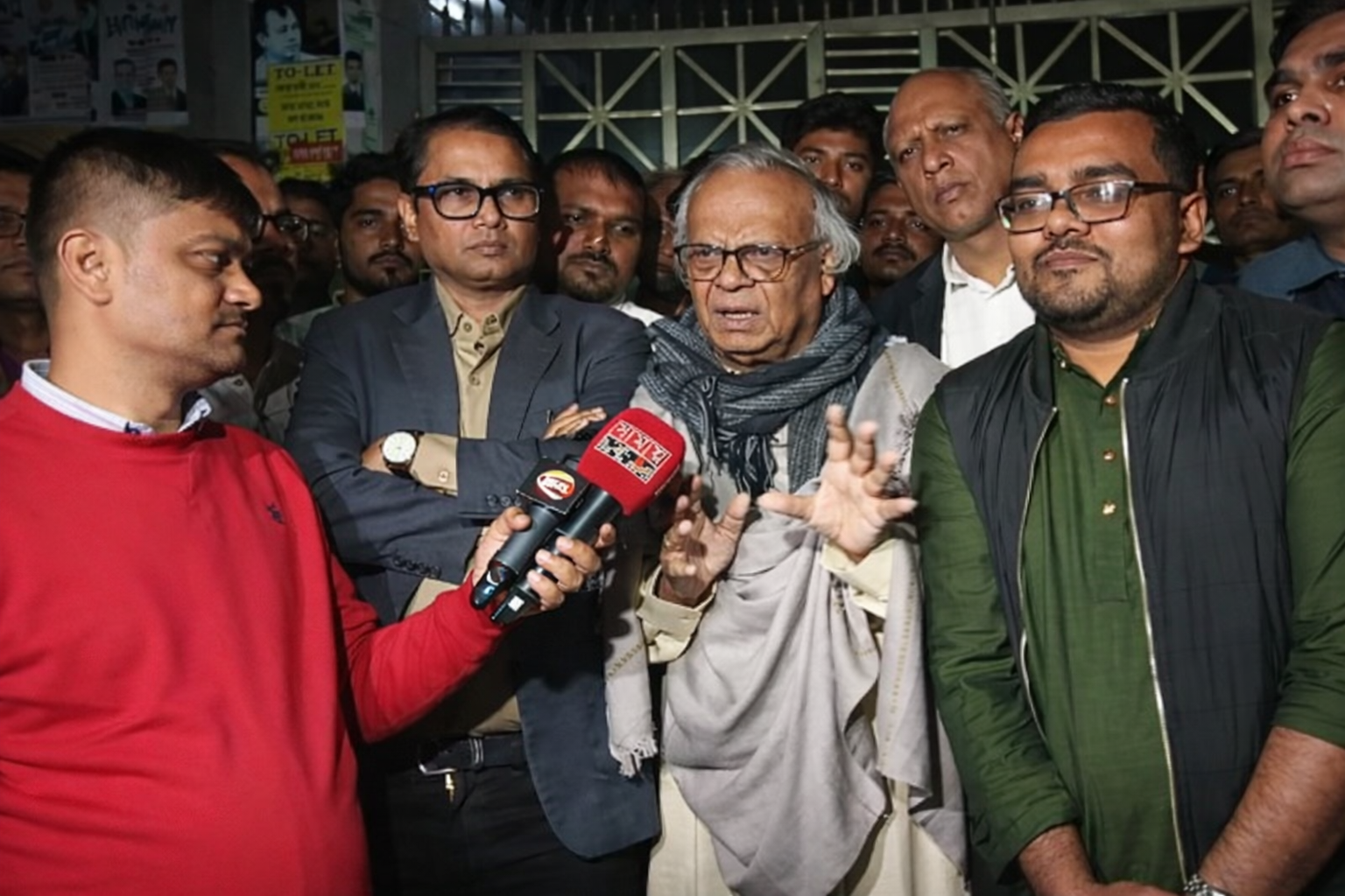 প্রযুক্তির মাধ্যমে দেশের মানুষের সঙ্গে যোগাযোগ রেখে নেতৃত্ব দিচ্ছেন তারেক রহমান, নির্বাচনি পরিকল্পনার কথা তুলে ধরলেন রিজভী