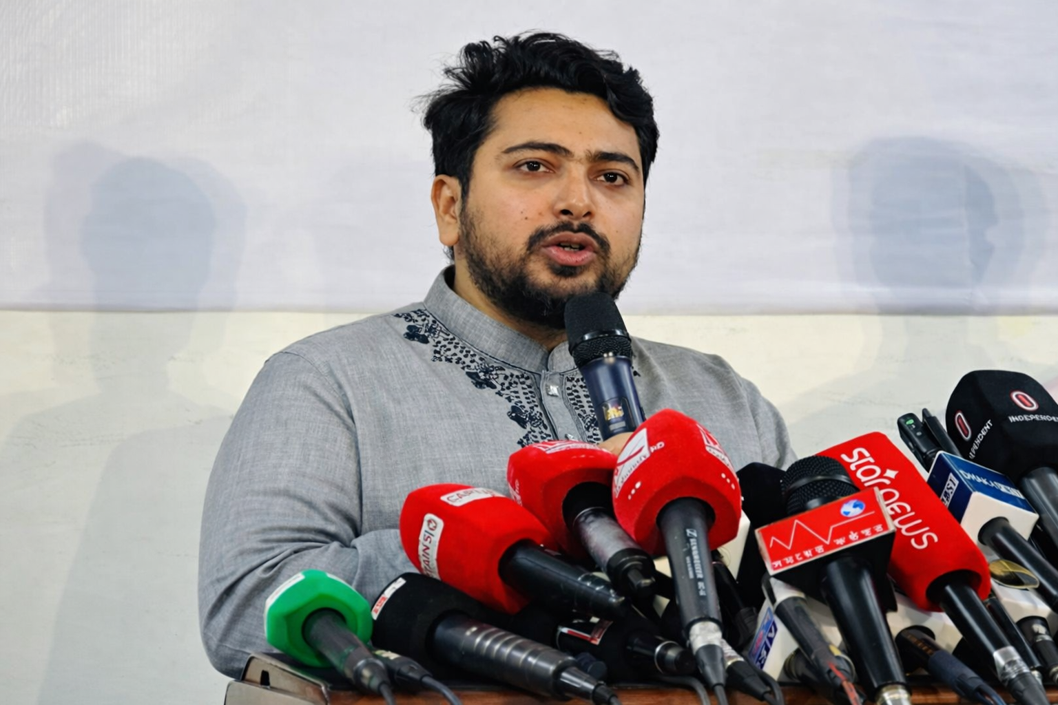 বাড্ডায় নির্মাণাধীন ভবনের সামনে গুলির ঘটনা, এনসিপির অফিসে হামলার খবর ভুয়া