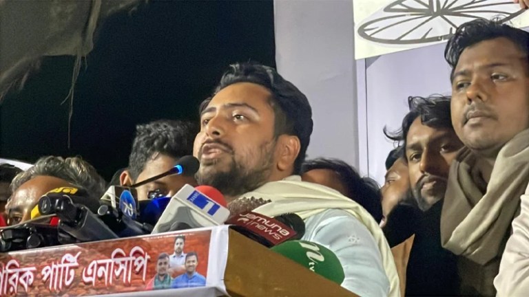 সারাদেশে সন্ত্রাসী কর্মকাণ্ড ও ভোটকেন্দ্র দখলের চেষ্টা চলছে, অভিযোগ নাহিদ ইসলামের