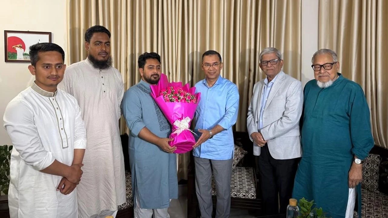 জামায়াত আমিরের সঙ্গে বৈঠকের পর নাহিদ ইসলামের বাসায় তারেক রহমান