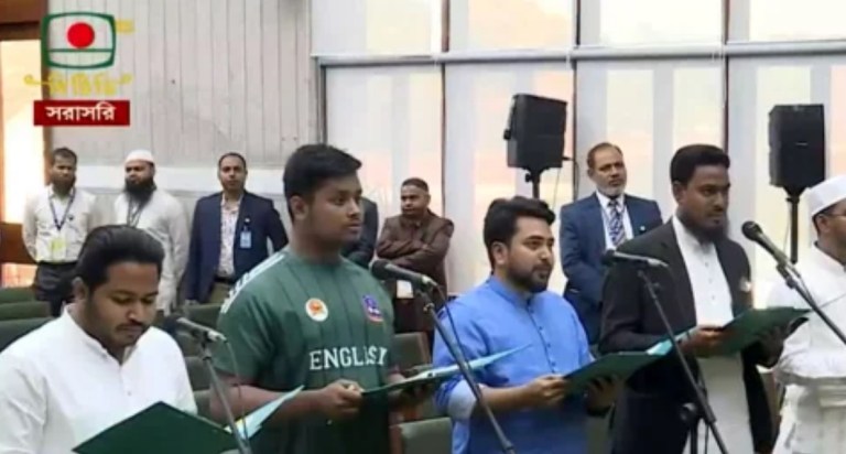 নিজেরা শপথ নিয়েই মন্ত্রিসভার শপথ বর্জন করলো এনসিপি