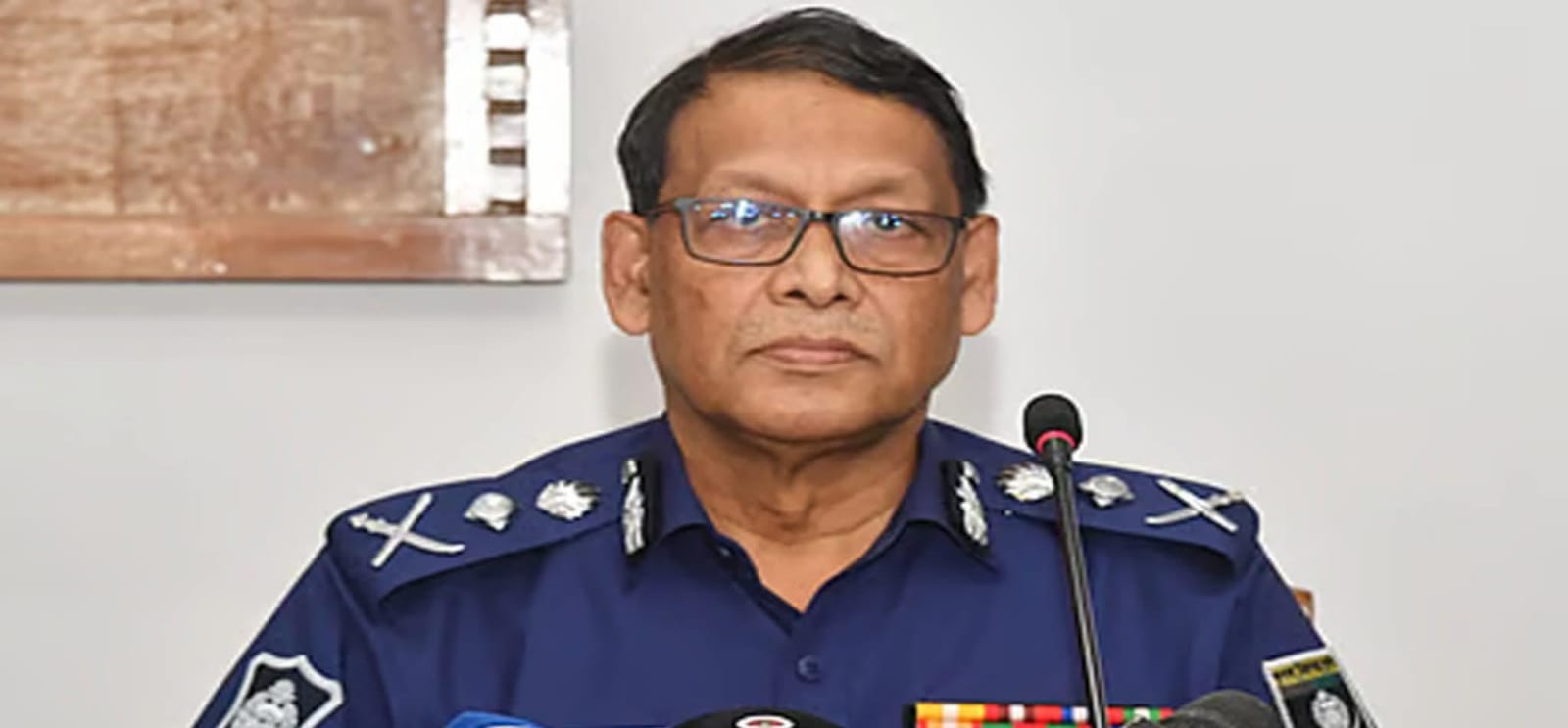 খুদে বার্তায় আলোচনায় আইজিপি বাহারুল আলম, জোরালো হচ্ছে বিদায়ের গুঞ্জন
