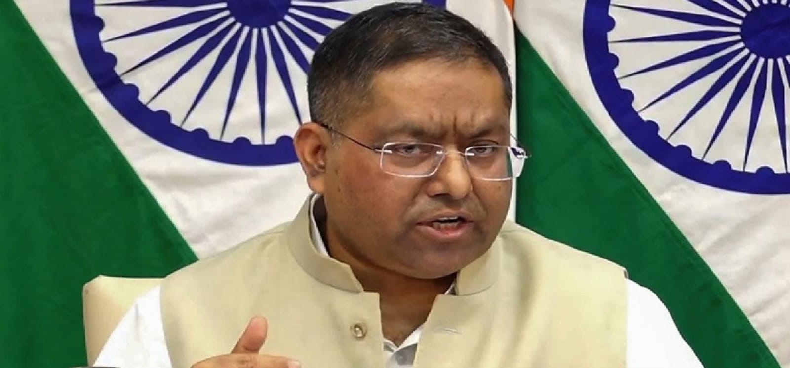 বাংলাদেশের নতুন সরকারের সঙ্গে সম্পর্ক জোরদার করতে চায় ভারত: জয়সওয়াল