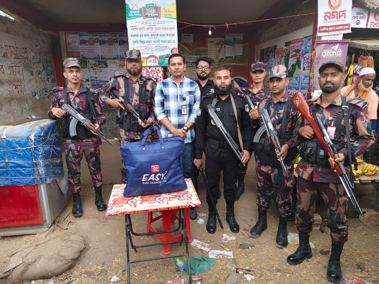 জৈন্তাপুরে যৌথ অভিযানে পাওয়ার জেল ও ডেটোনেটরসহ বিস্ফোরক সামগ্রী উদ্ধার