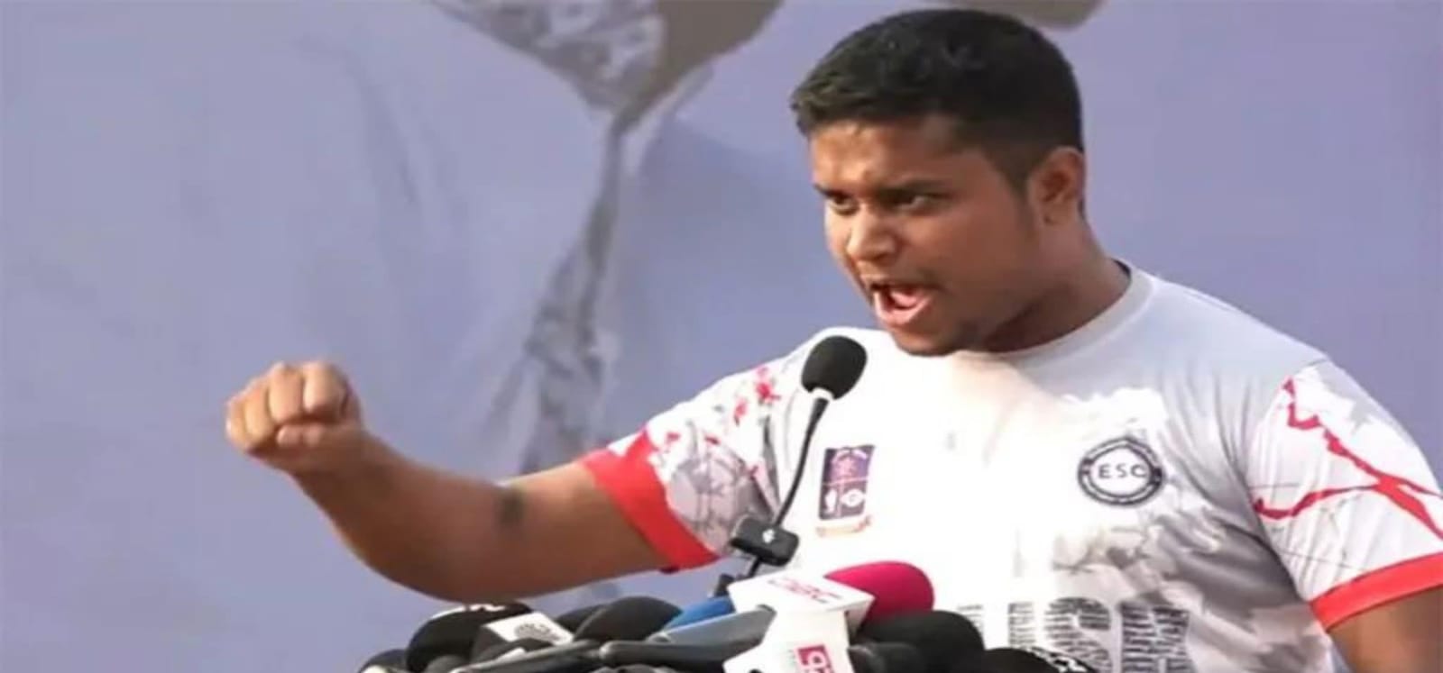 নূরাকে ২৪ ঘণ্টার মধ্যে গ্রেপ্তারের দাবি হাসনাত আবদুল্লাহর