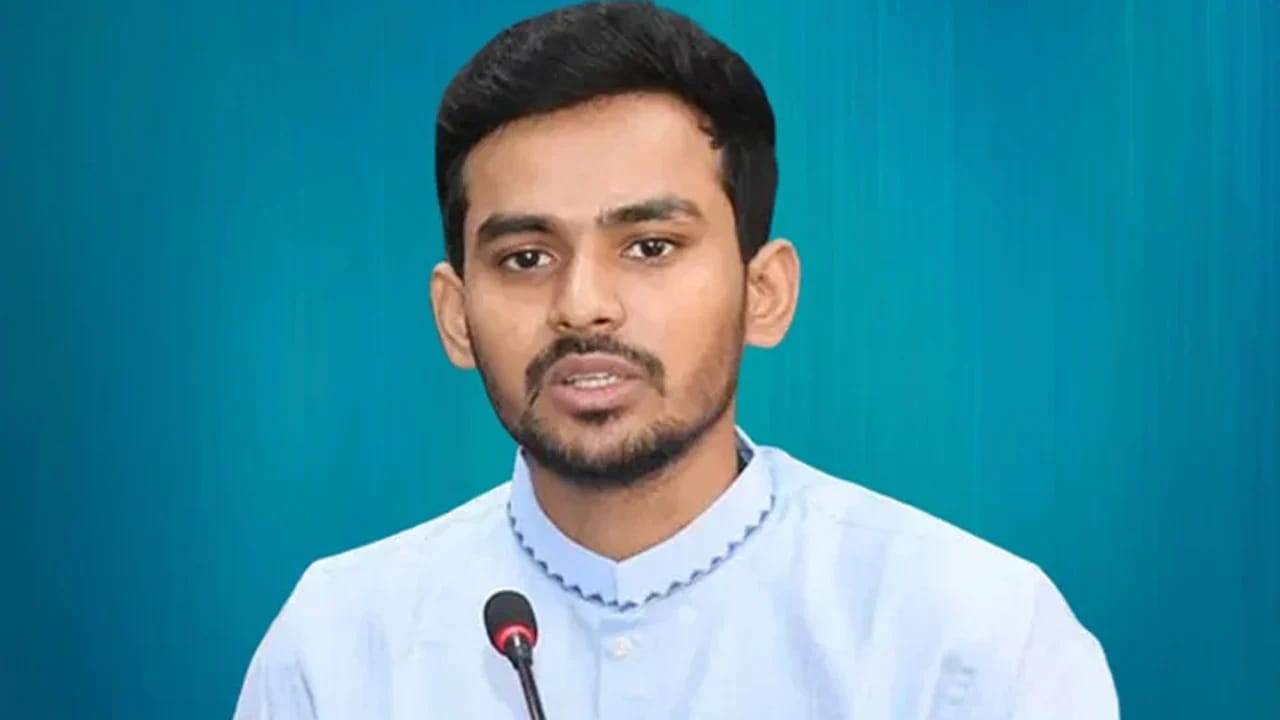 এনসিপির মুখপাত্র আসিফ মাহমুদের ব্যাংক হিসাব তলব করেছে বিএফআইইউ