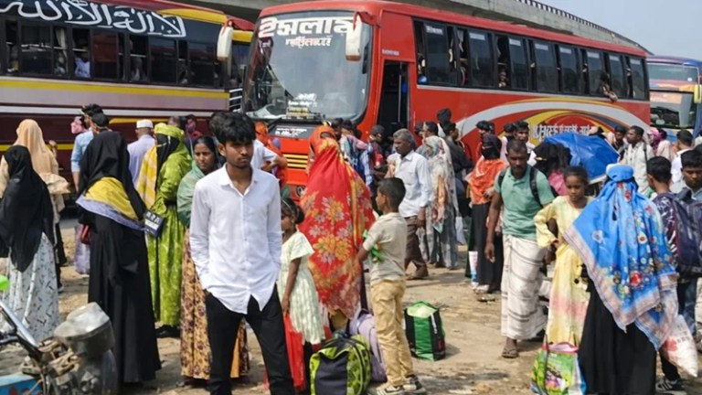 যমুনা সেতু এলাকায় দীর্ঘ যানজট, ঢাকামুখী যাত্রায় চরম ভোগান্তি