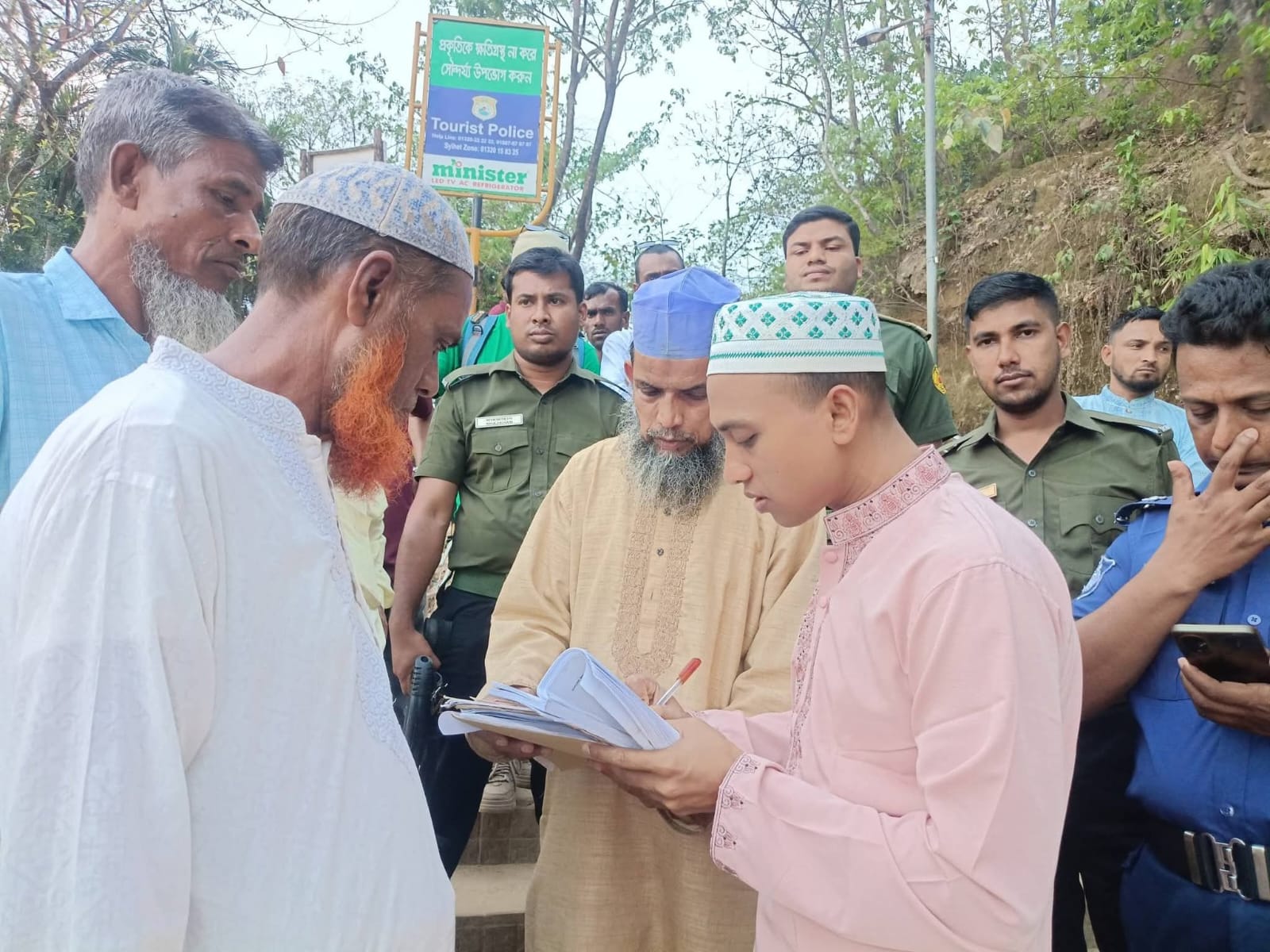লালাখালে পর্যটক হয়রানি বন্ধে প্রশাসনের অভিযান, অতিরিক্ত ভাড়া আদায়ে জরিমানা