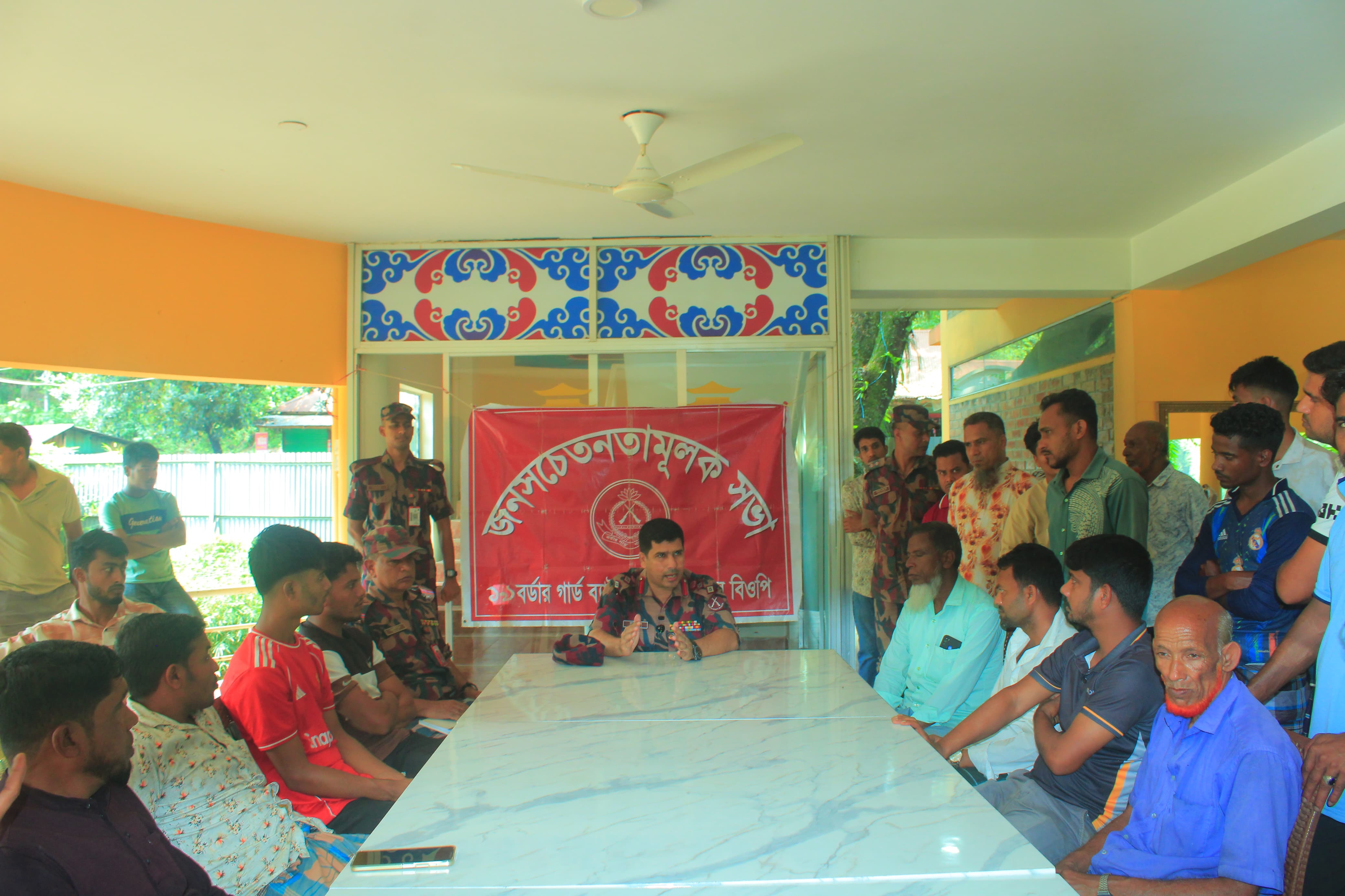 সীমান্তে অপরাধ দমনে ১৯ বিজিবির জিরো টলারেন্স ঘোষণা: লালাখাল বিওপিতে সচেতনতামূলক সভা