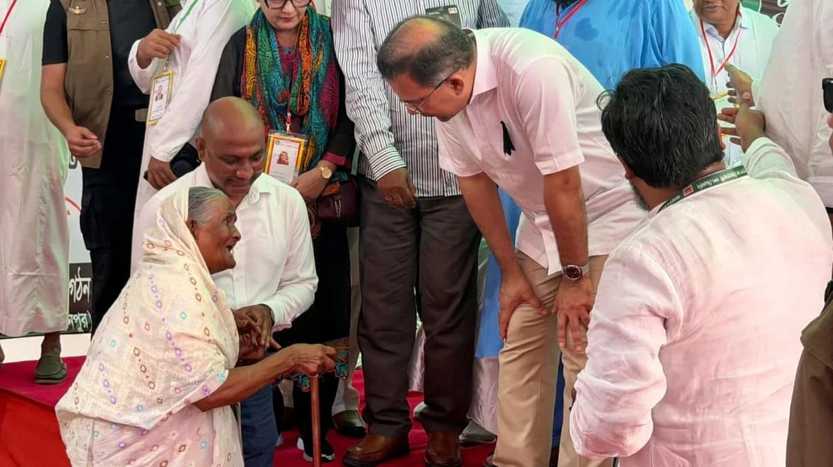 প্রধানমন্ত্রীর সঙ্গে কথা বলে আবেগাপ্লুত নূরজাহান বেগম, পূরণ হলো বহুদিনের স্বপ্ন