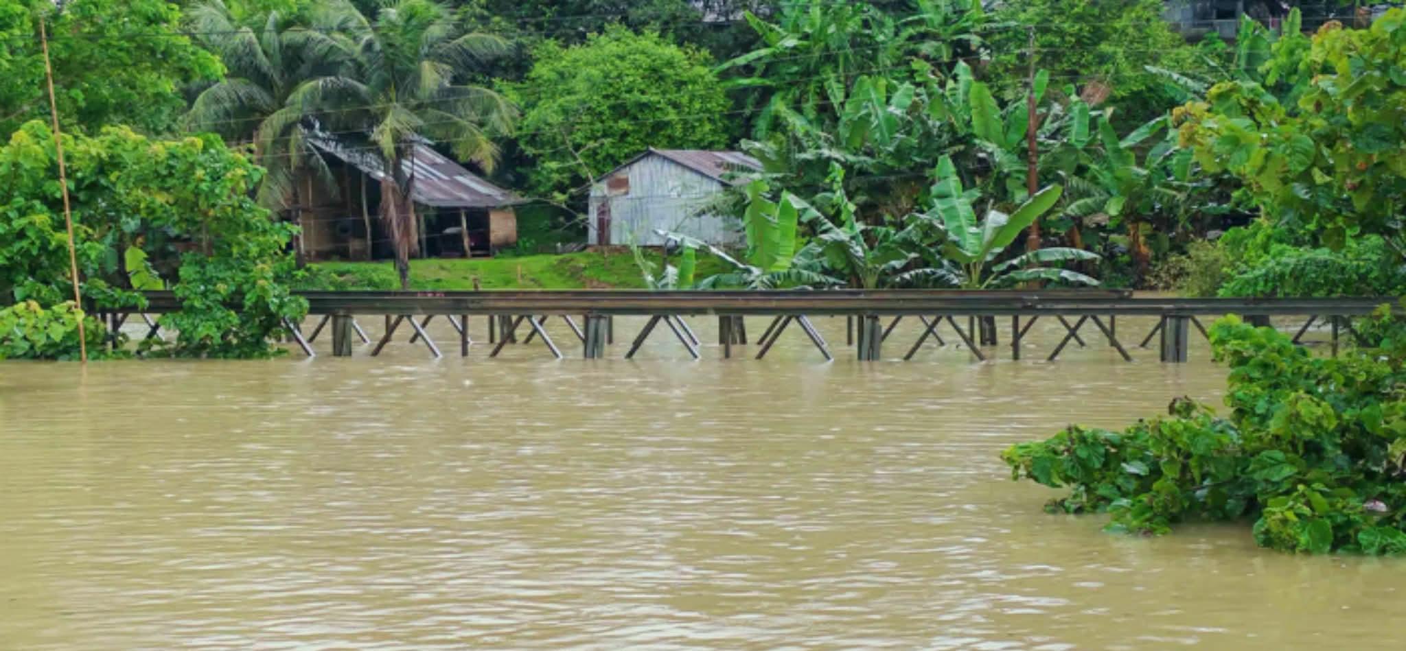 ভারী বৃষ্টি ও নদীর পানি বৃদ্ধিতে নতুন করে বন্যার ঝুঁকিতে ১০ জেলা