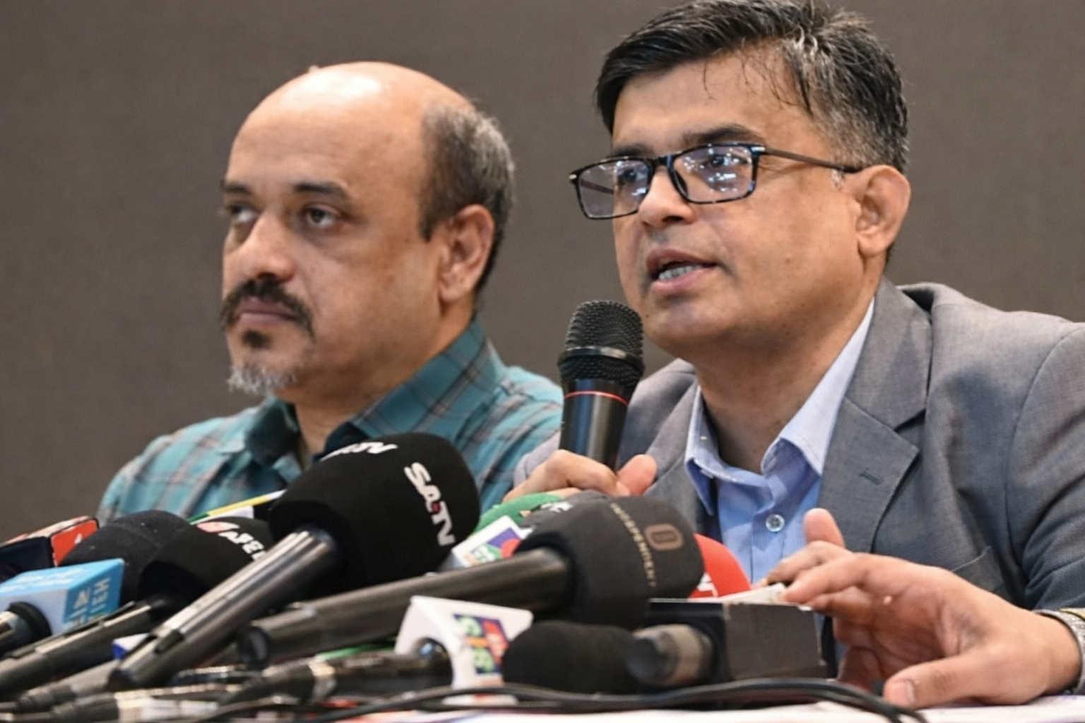 ১২ ফেব্রুয়ারি ৩০০ আসনেই জাতীয় সংসদ নির্বাচন, মধ্যরাত থেকে ব্যালট ছাপা শুরু