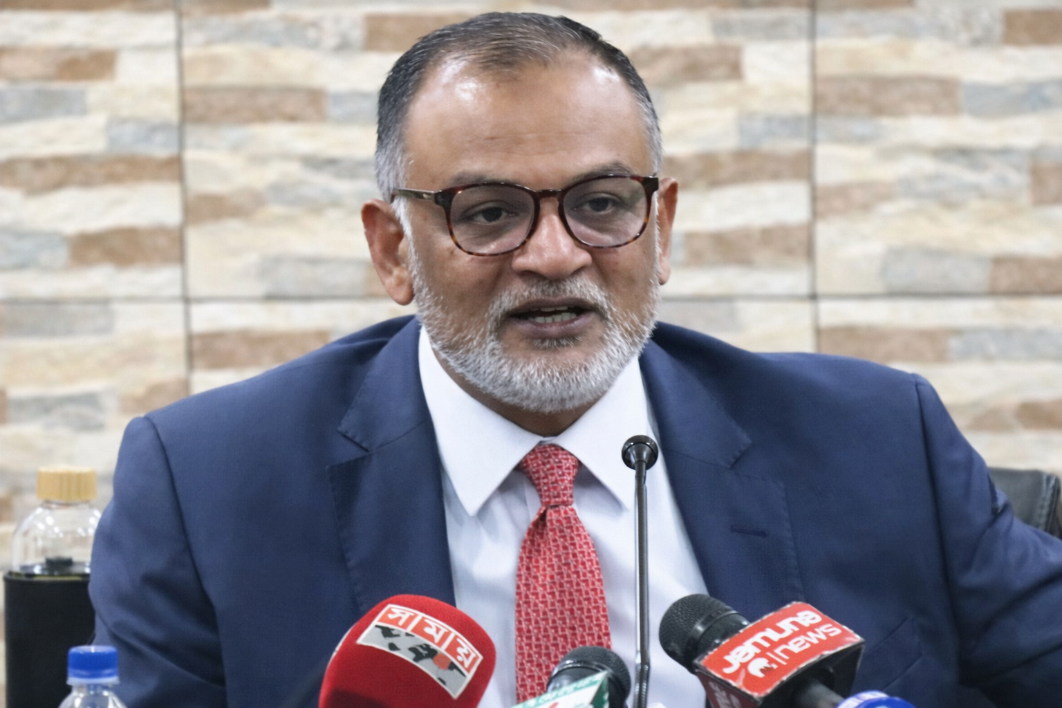 রমজানে সরবরাহে বড় বাধা না থাকলে নিত্যপণ্যের দাম আরও কমতে পারে, বাণিজ্য উপদেষ্টার বক্তব্য