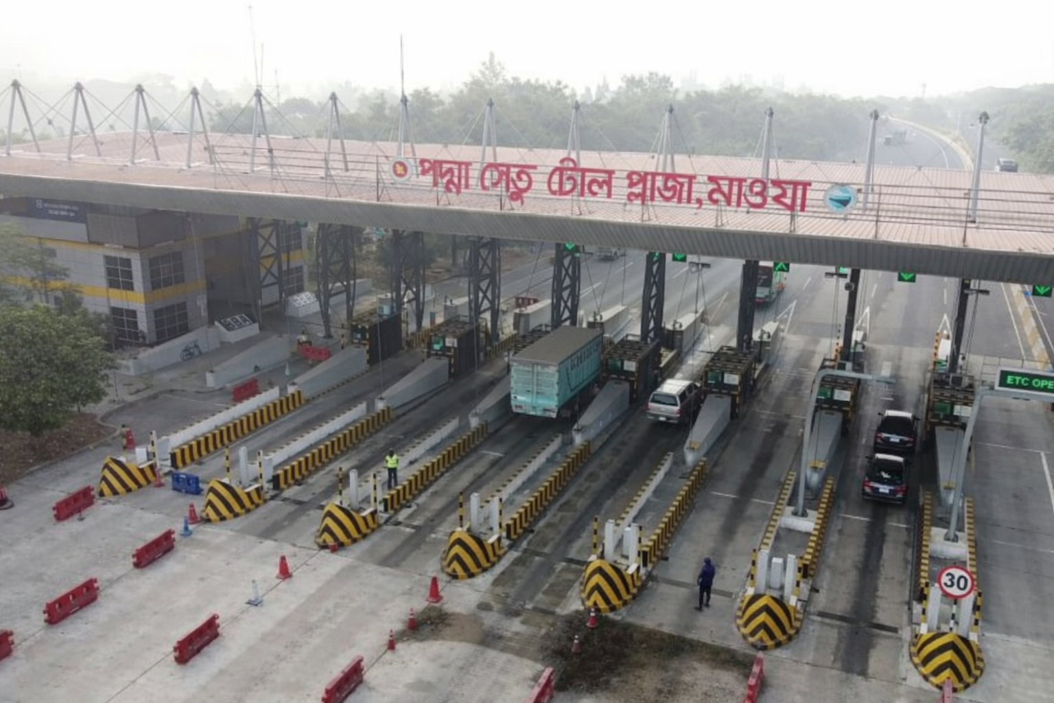 পদ্মা সেতুতে মোট টোল আদায় ৩ হাজার কোটি টাকা ছাড়াল, সেতু কর্তৃপক্ষের বিজ্ঞপ্তি