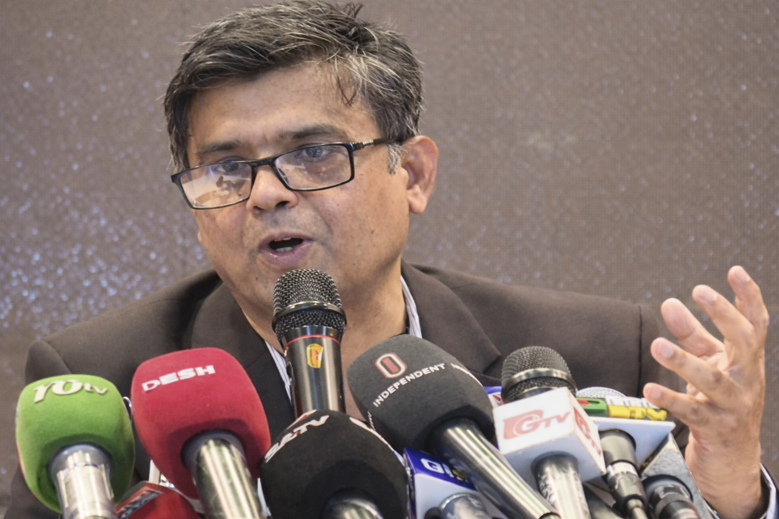 ডিআরইউতে জার্নালিস্ট সাপোর্ট ডেস্ক হ্যান্ডওভার, নিরাপত্তা সরঞ্জাম ও মালিকপক্ষের দায়িত্ব নিয়ে কথা বললেন শফিকুল আলম