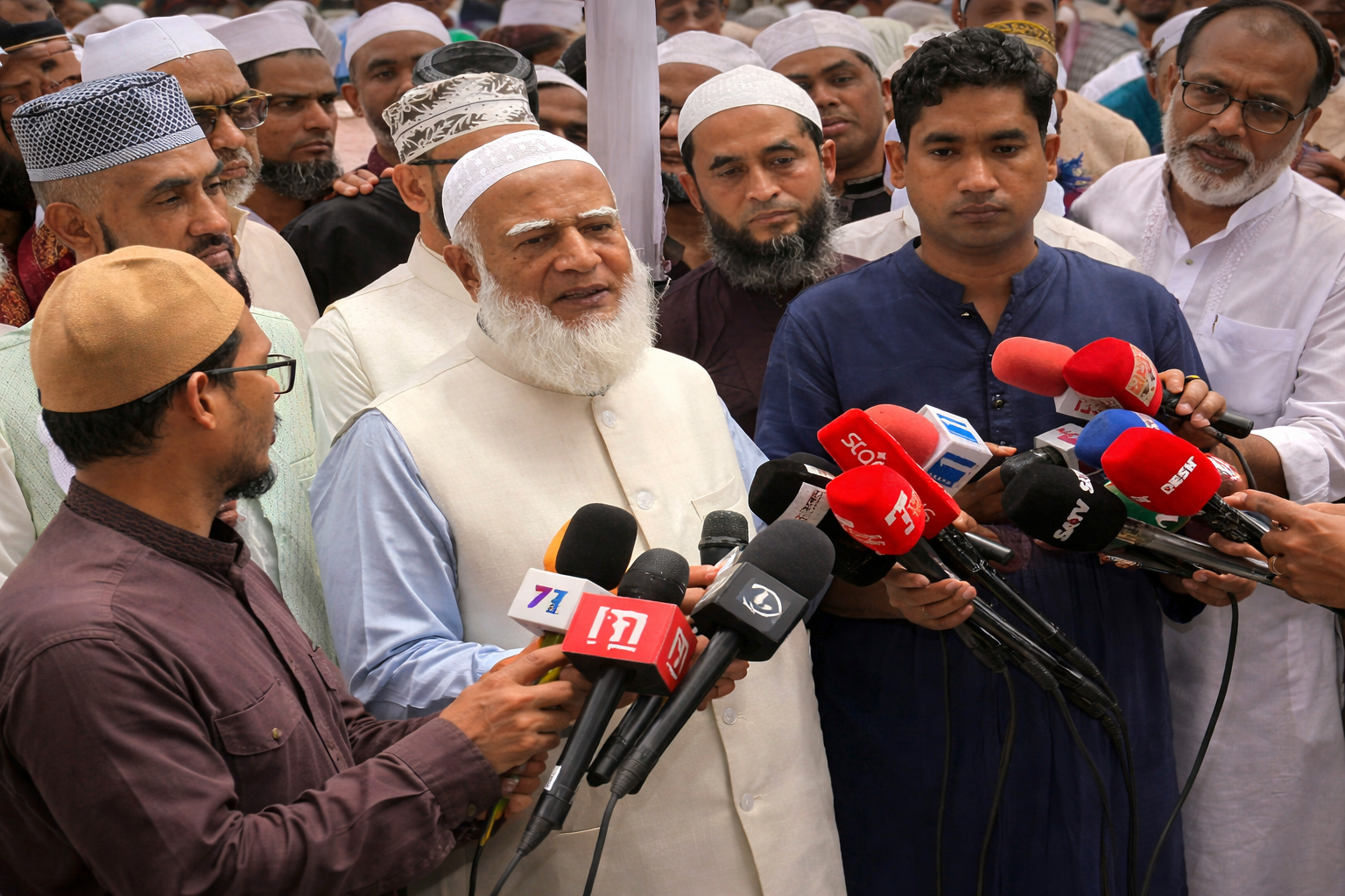 ঈদের নামাজ শেষে গণভোট নিয়ে অবস্থান স্পষ্ট করলেন জামায়াত আমির
