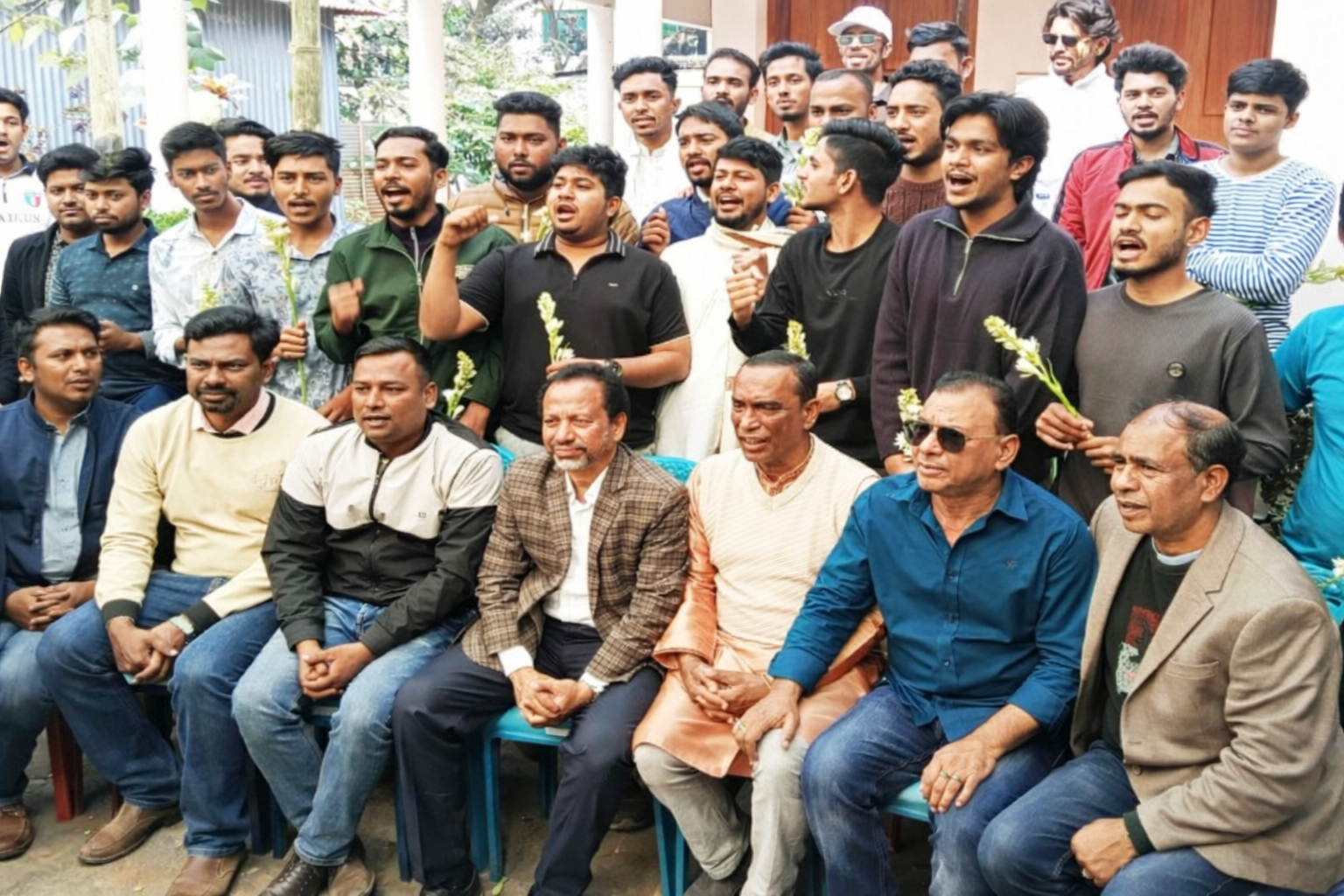সিরাজগঞ্জে বৈষম্যবিরোধী ছাত্র আন্দোলনের শতাধিক নেতাকর্মীর ছাত্রদলে যোগদান