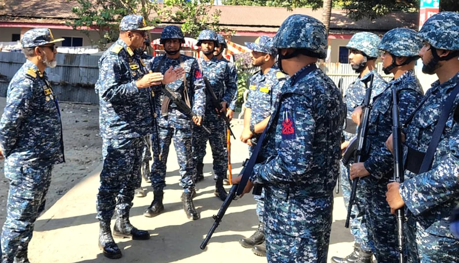 শান্তিপূর্ণ নির্বাচন নিশ্চিত করতে নৌবাহিনী প্রস্তুত, কন্টিনজেন্ট ও ভোটকেন্দ্র পরিদর্শন