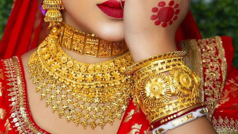 ৫ ঘণ্টার ব্যবধানে সোনার দামে ফের বড় পরিবর্তন, ভরিতে কমল আরও ৫ হাজার ৪২৪ টাকা