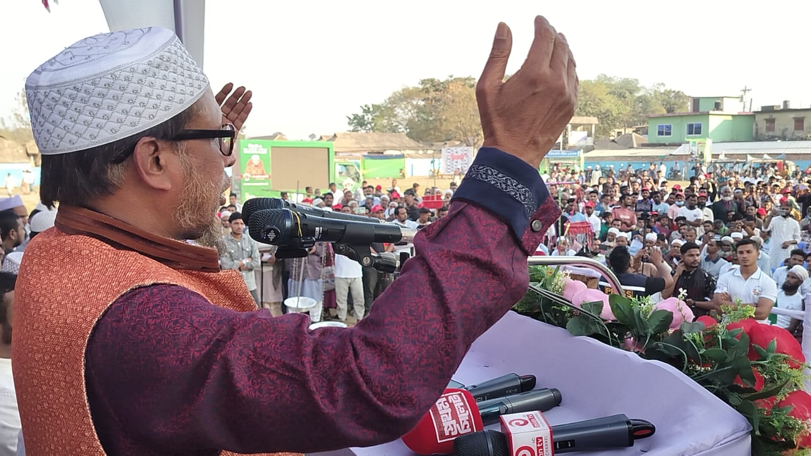 কোম্পানীগঞ্জে নির্বাচনী জনসভায় জয়নাল আবেদীন নির্বাচিত হলে পাথরকোয়ারি খুলে দেওয়া হবে, চাঁদাবাজি ও দুর্নীতি বন্ধের অঙ্গীকার