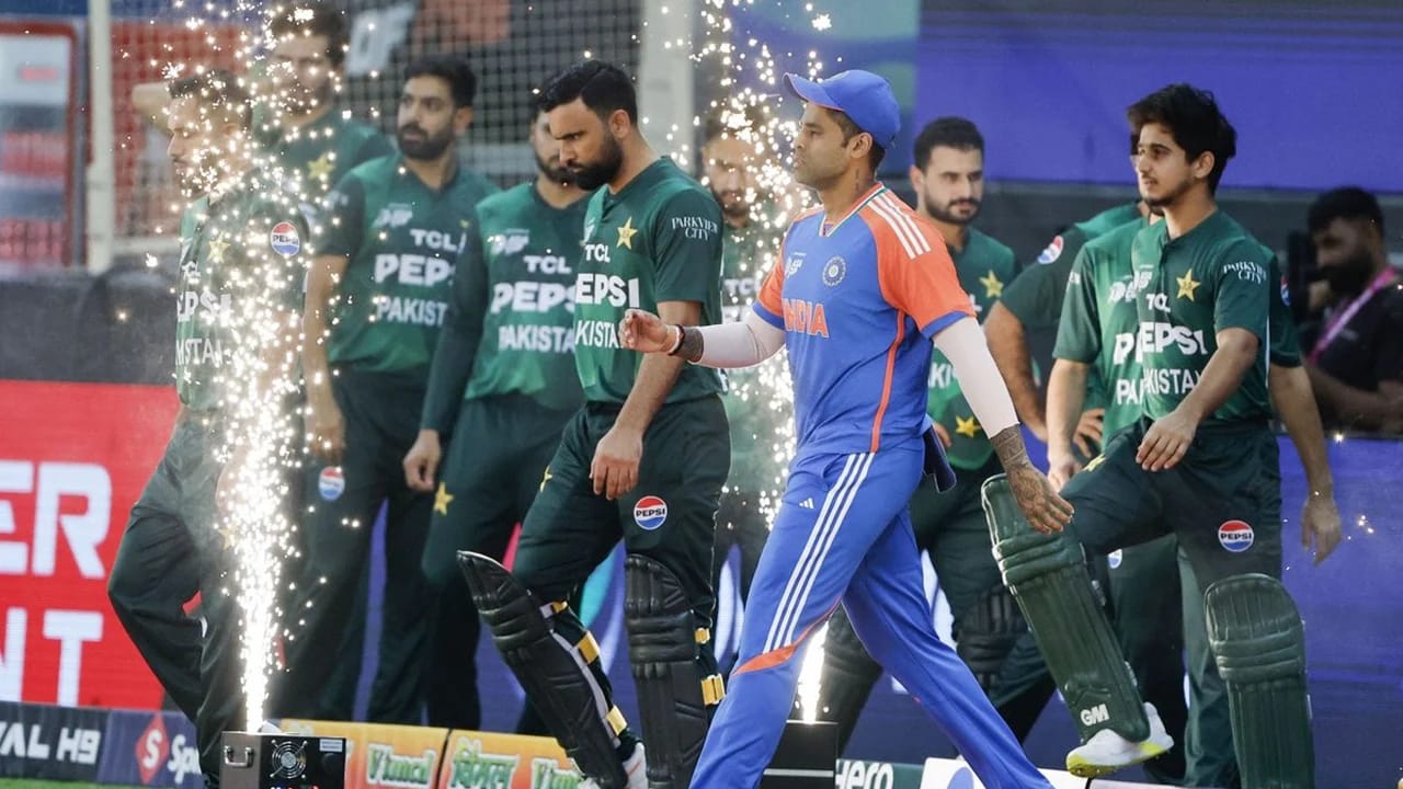 বৃষ্টির শঙ্কায় অনিশ্চয়তায় ভারত পাকিস্তান মহারণ