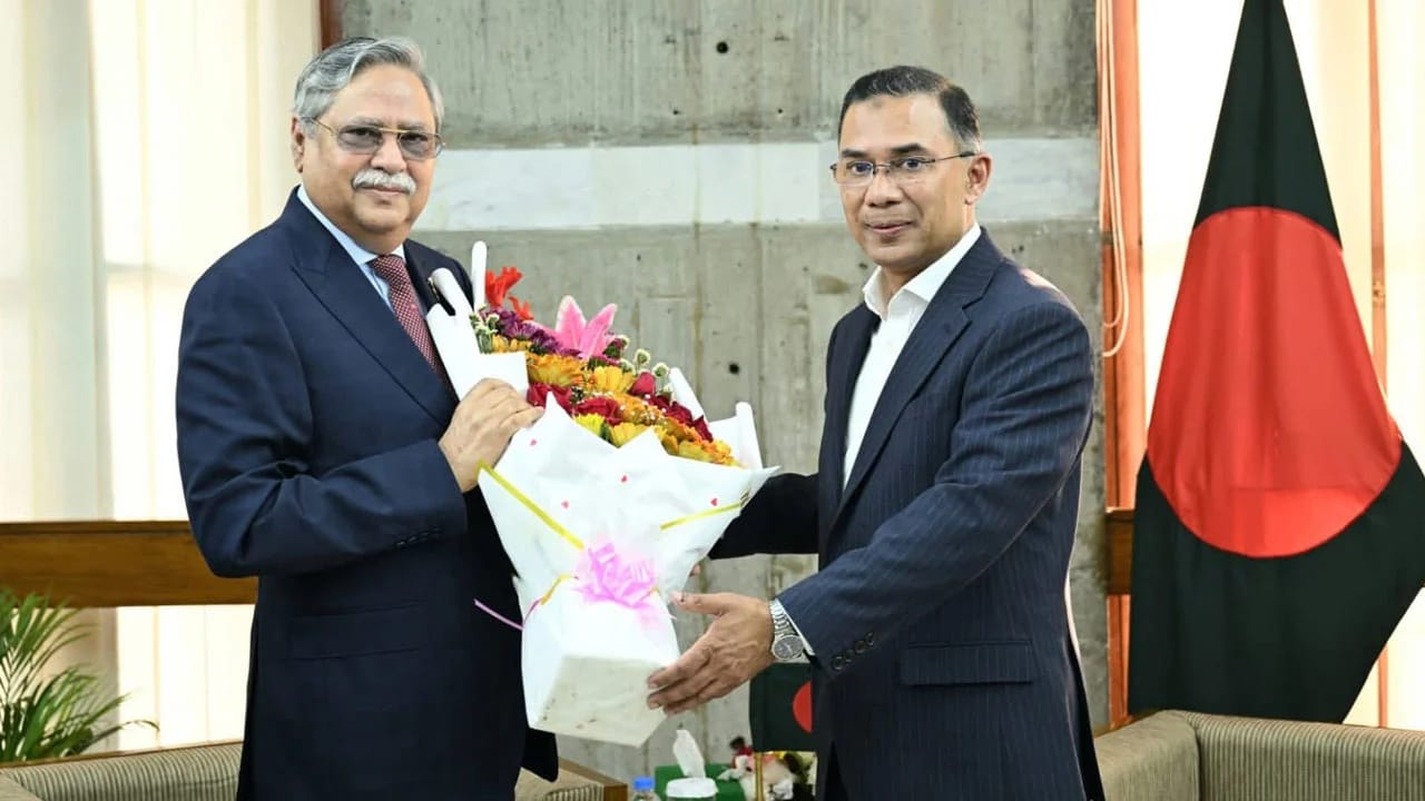 রাষ্ট্রপতির সঙ্গে নতুন প্রধানমন্ত্রীর শুভেচ্ছা বিনিময়