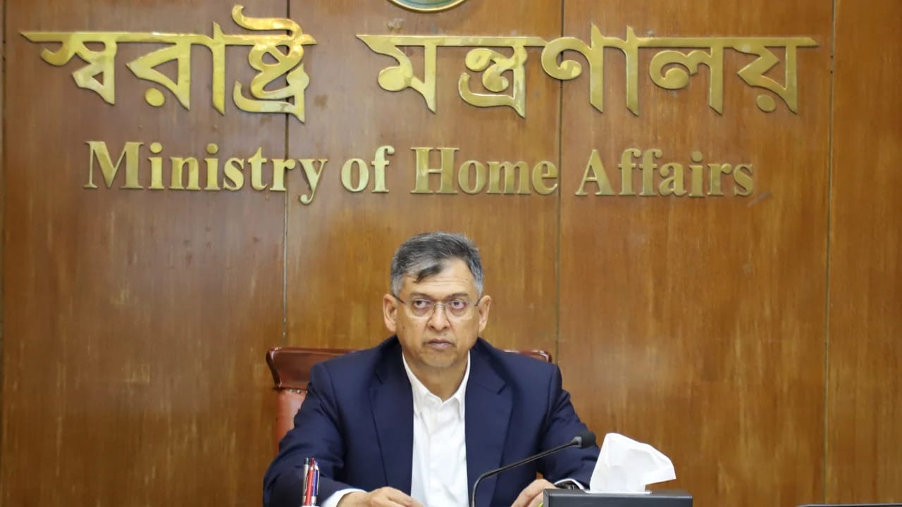 পুলিশে জরুরি ভিত্তিতে ২ হাজার ৭০১ কনস্টেবল নিয়োগের ঘোষণা