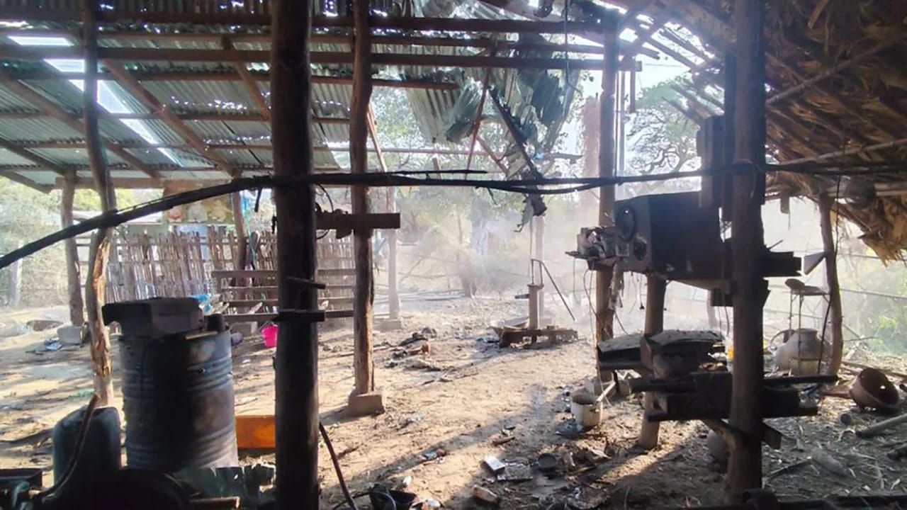 মিয়ানমারে সামরিক জান্তার বিমান হামলায় নিহত ২৬, আহত অন্তত ১৯