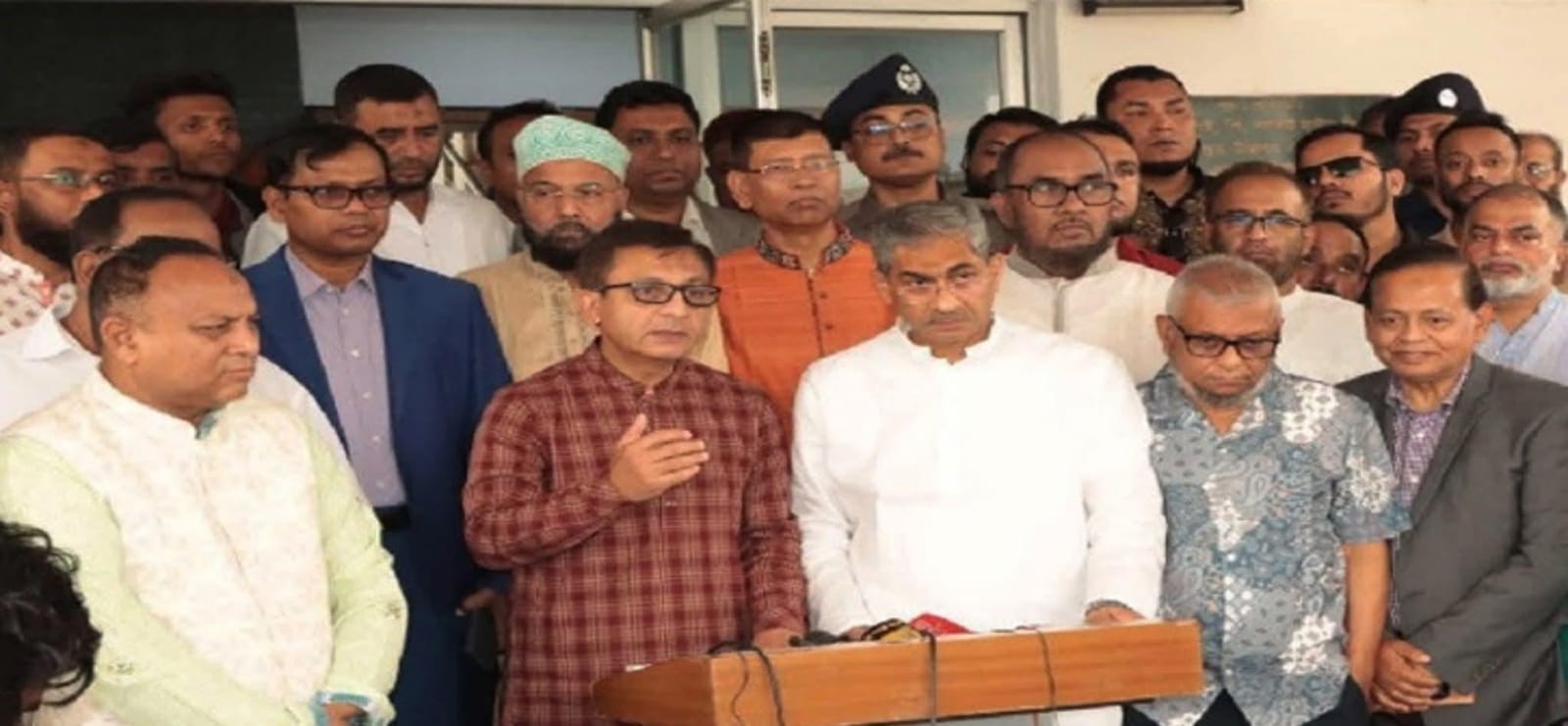 ঈদের আগেই শিল্প শ্রমিকদের বকেয়া মজুরি পরিশোধ নিশ্চিতের ঘোষণা