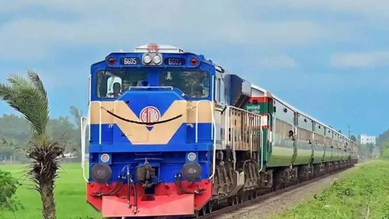 ঈদে ট্রেনে ২৫ শতাংশ আসনবিহীন টিকিট বিক্রি বহাল, বাড়ছে নজরদারি
