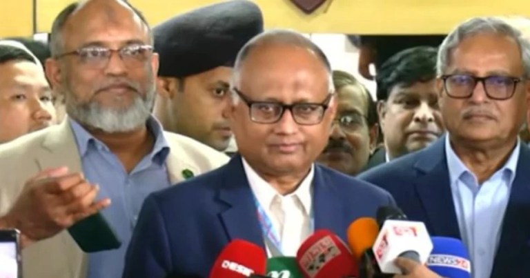 নতুন সরকারের প্রত্যাশার কথা উল্লেখ করে পদত্যাগের কারণ জানালেন দুদক চেয়ারম্যান