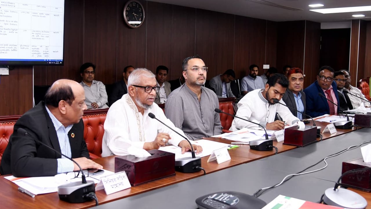 শ্রমবাজার সম্প্রসারণে সাপ্তাহিক অগ্রগতি প্রতিবেদন দেওয়ার নির্দেশ প্রবাসী কল্যাণমন্ত্রীর
