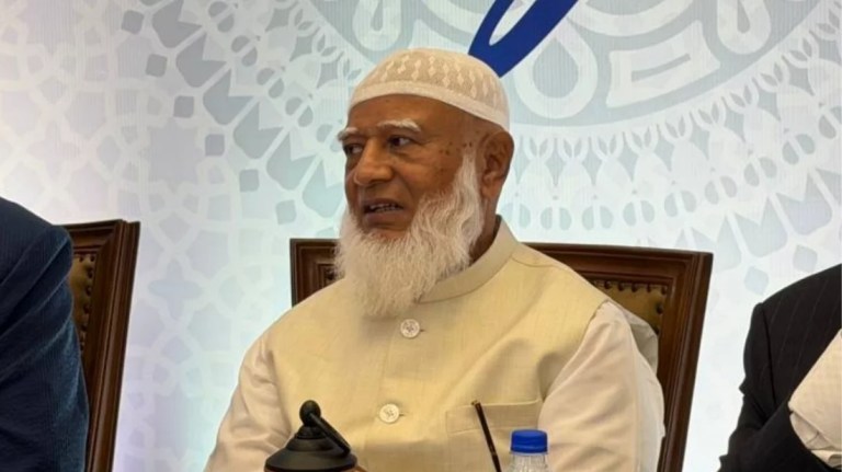 বিএনপির কাছে নতিস্বীকার করে একই দিনে দুই ভোট দিয়েছে অন্তর্বর্তী সরকার, অভিযোগ জামায়াত আমিরের
