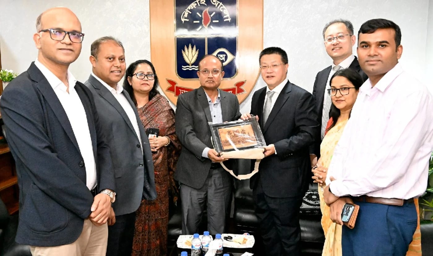 ঢাবি উপাচার্যের সঙ্গে চীনা রাষ্ট্রদূতের বৈঠক, শিক্ষা ও গবেষণায় সহযোগিতা জোরদারের অঙ্গীকার