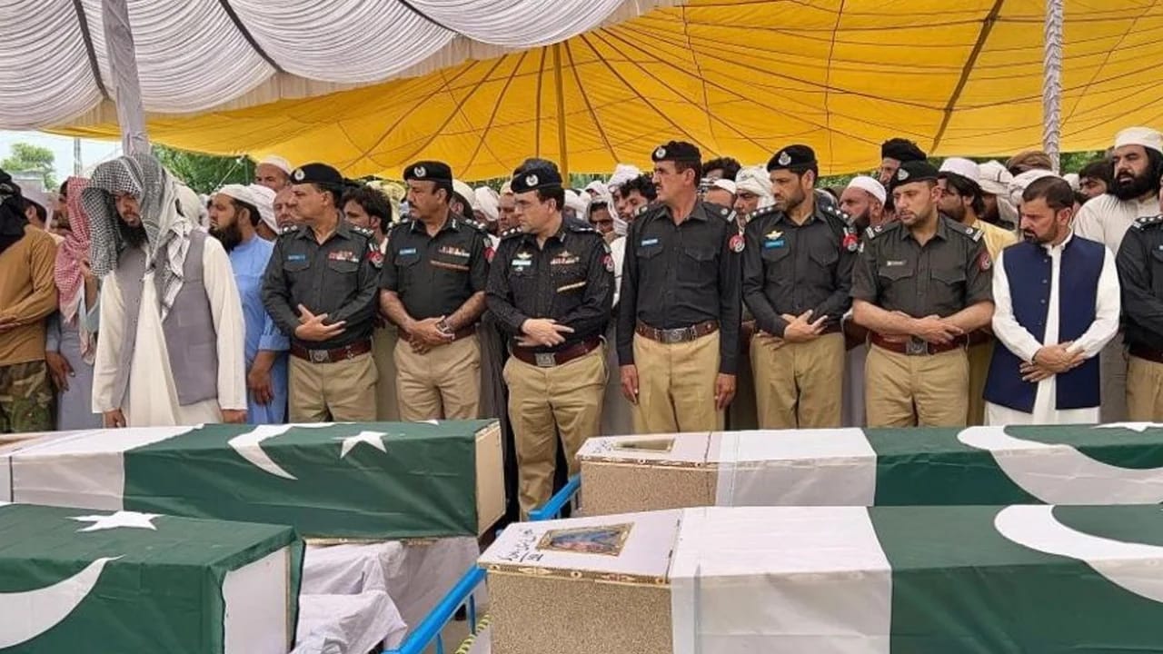 পুলিশ স্থাপনায় আত্মঘাতী হামলা, পাকিস্তানে নিহত ১৫