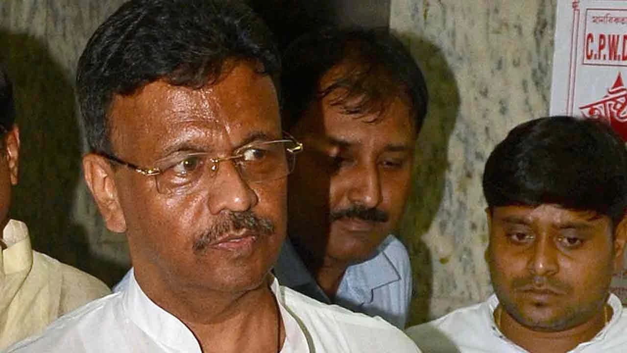 মেয়র পদ ছাড়লেন ফিরহাদ হাকিম, কলকাতা পৌর রাজনীতিতে নতুন অধ্যায়ের সূচনা
