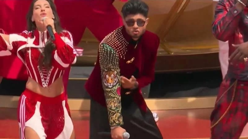 জ্যাকেটের হাতায় বাংলাদেশের প্রতীক তুলে বিশ্বমঞ্চে আলো ছড়ালেন সঞ্জয় দেব