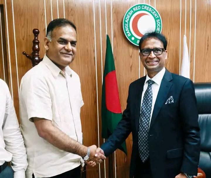 ব্রিটিশ রেড ক্রস প্রতিনিধির সঙ্গে বাংলাদেশ রেড ক্রিসেন্ট সোসাইটির চেয়ারম্যানের সৌজন্য সাক্ষাৎ